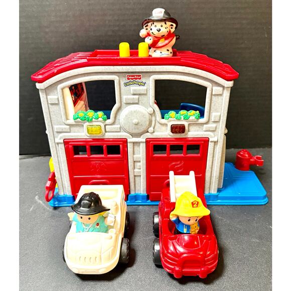 Fisher Price Little People Fun Sounds Rescue Station fire trucks sounds & lights - Picture 1 of 12